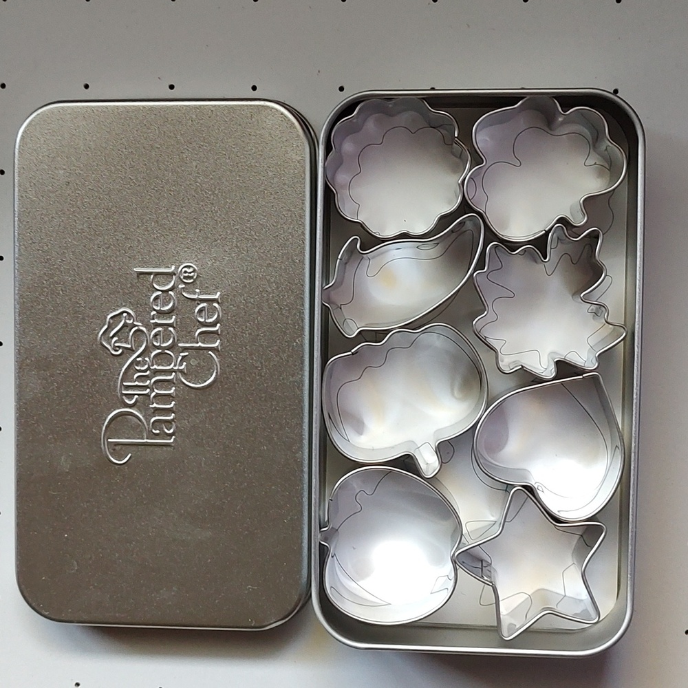 The pampered chef mini cookie cutters